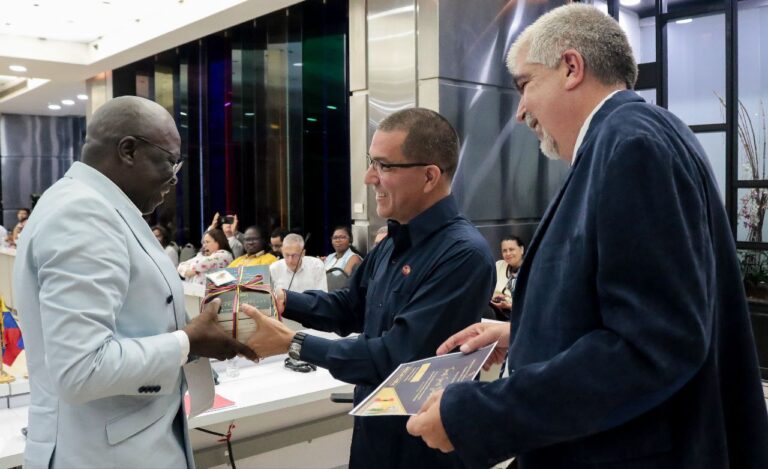 Jiangsu province donates tablets and air conditioners to Guinea-Bissau’s amilcar cabral university