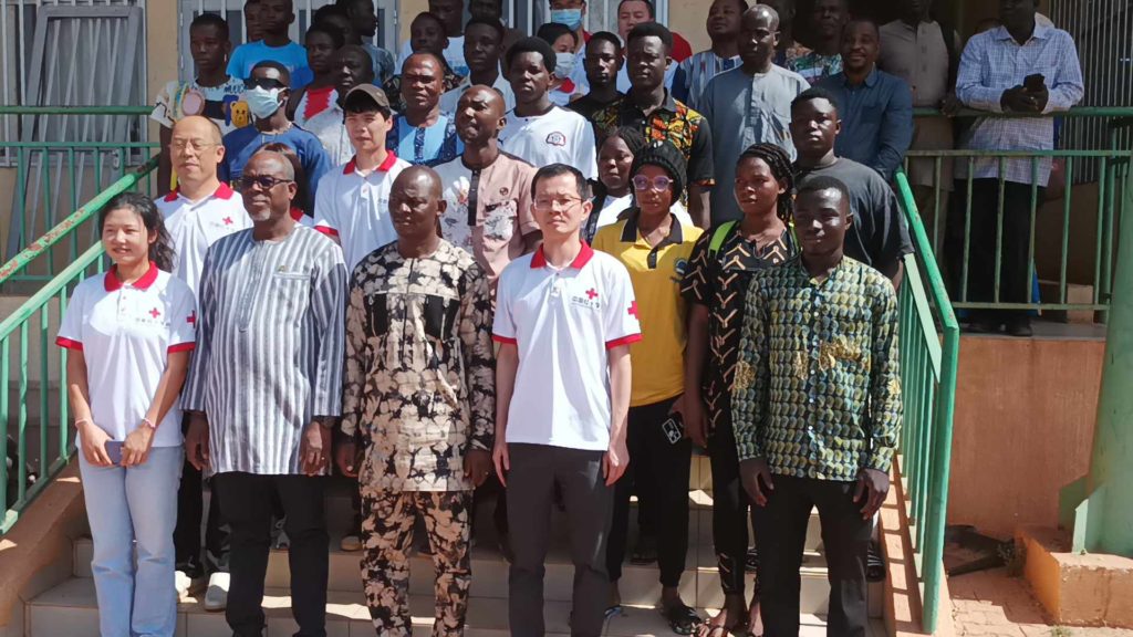 Chinese medical team donates essential supplies to Thomas Sankara university in Burkina Faso