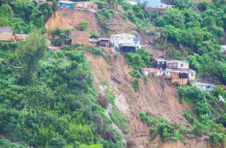 2,000 lives at risk in Madagascar’s Manjakamiadana amid landslide fears