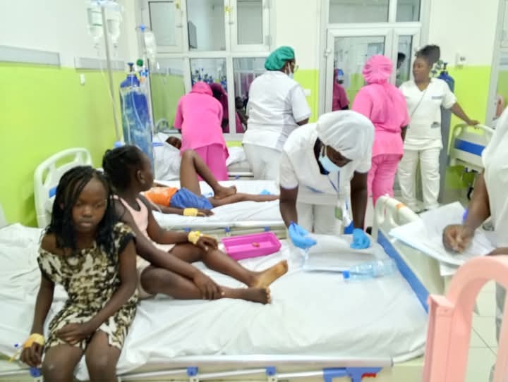 Food poisoning in Douala: 2 children dead and over 60 hospitalised after eating contaminated pastries