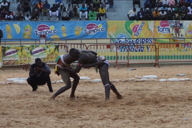Senegalese wrestling: Bombardier vs. Jackson Jr in a symbolic battle at Dakar’s National Arena