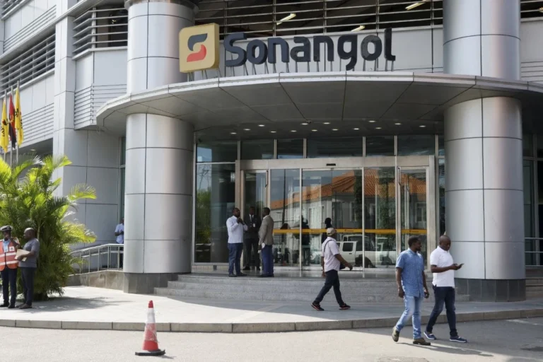 Angola begins privatization of BFA in September