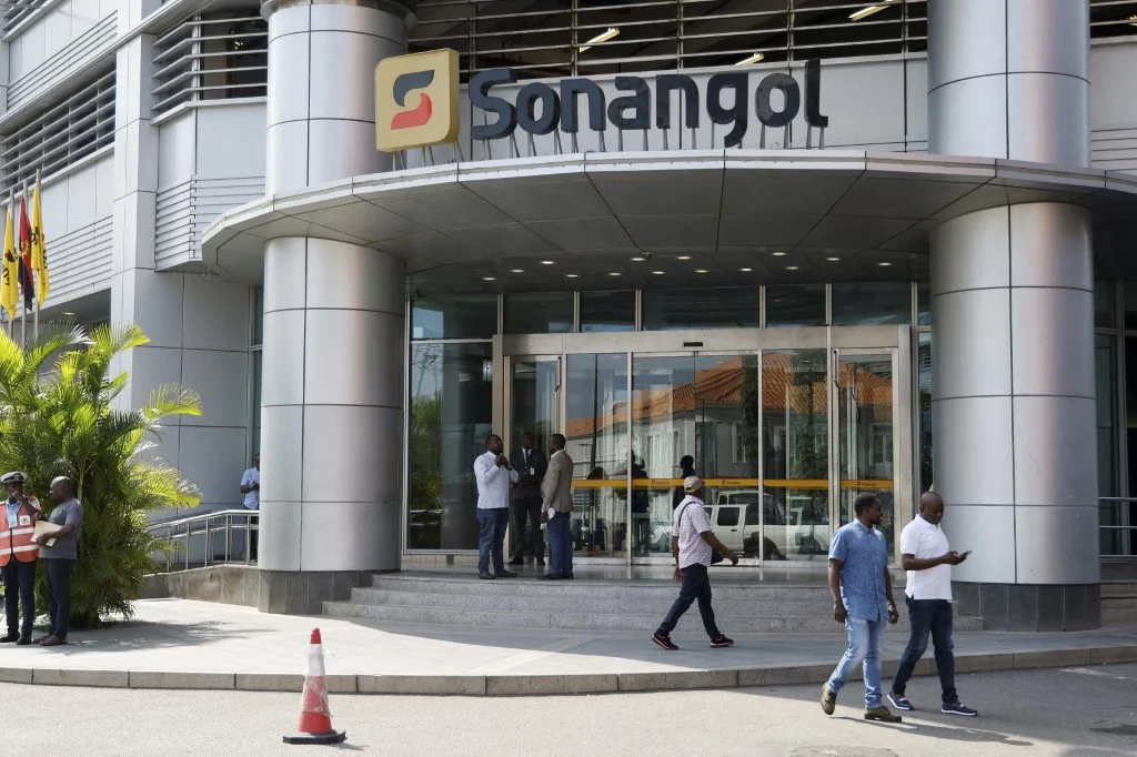 Angola begins privatization of BFA in September