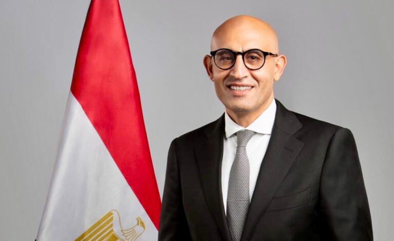 Egypt: Minister of Education honours top students at Nile International Schools