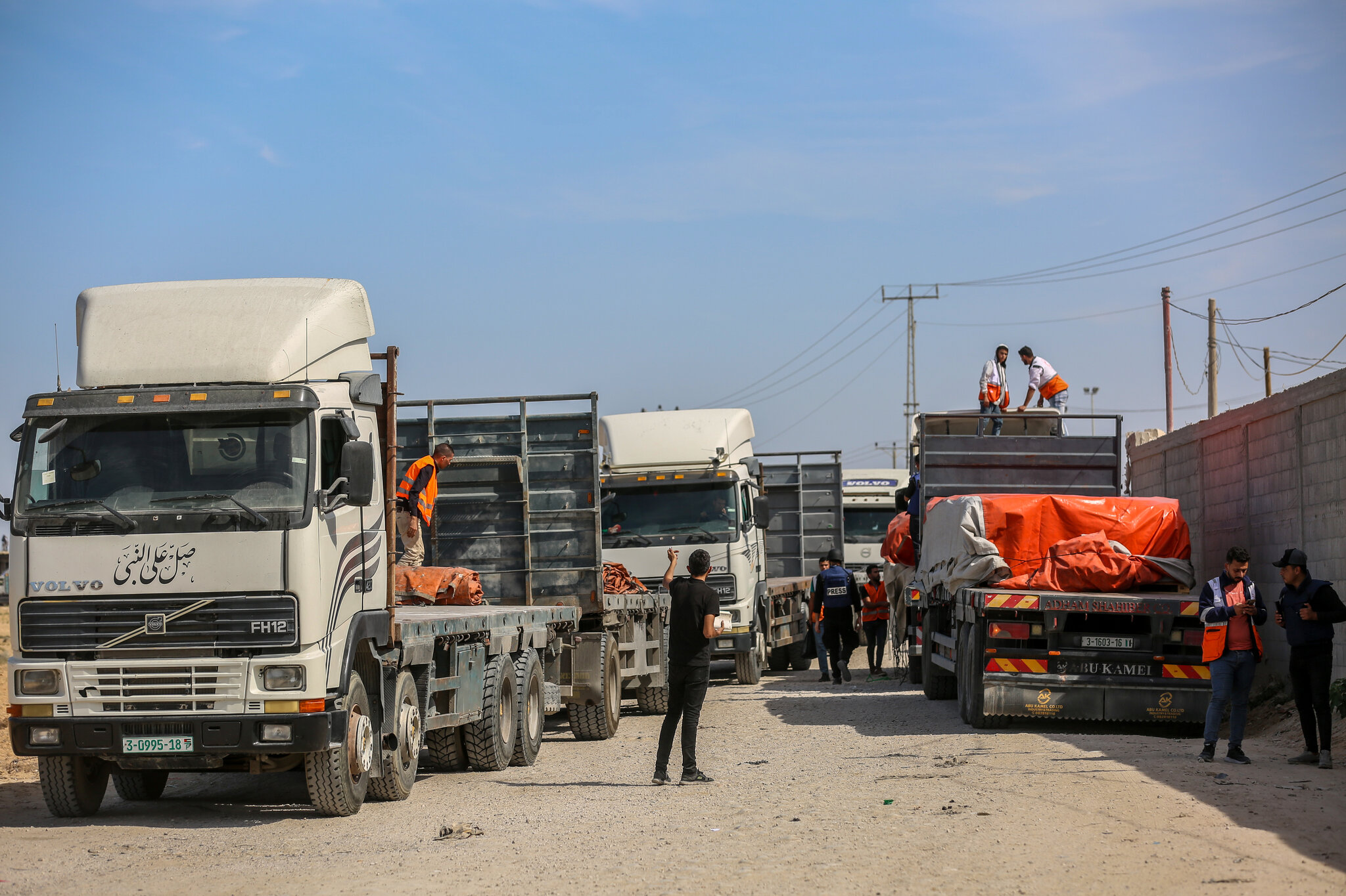 Egypt aid convoy continues daily mission to Gaza for seventh day