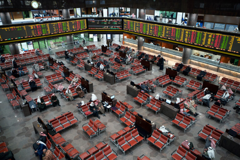 Egypt: EGX30 edges higher as trading opens on positive momentum Cairo, Egypt – The Egyptian Stock Exchange (EGX) opened Wednesday’s session on a positive note, with the main EGX30 index rising 0.21% to 36,077 points, reflecting steady investor confidence in the market. The EGX Sharia Index advanced 0.52% to 3,663 points, while the EGX35-LV, EGX100, and EGX70 indices rose 0.22%, 0.37%, and 0.39% to 3,853, 14,373, and 10,688 points respectively. Market activity showed a mix of foreign selling and domestic buying. Foreign investors recorded net sales of EGP 9.55 million, whereas Arab and Egyptian investors were net buyers at EGP 7.81 million and EGP 1.742 million respectively. The total trading value reached approximately EGP 347 million, with 175 million shares changing hands across 13,800 transactions. The upward trend followed Tuesday’s positive close, when the EGX30 gained 0.26% to 36,003 points and the Sharia Index edged up 0.01% to 3,644 points. Other major indices also recorded gains, with the EGX35-LV rising 0.3% to 3,844 points, EGX100 increasing 0.44% to 14,321 points, and EGX70 up 0.57% to 10,646 points. The market capitalization of listed shares stood at EGP 2.504 trillion, with Egyptian investors leading net purchases at EGP 63.6 million, while Arab and foreign investors recorded net sales of EGP 39.2 million and EGP 24.4 million respectively. Tuesday’s total trading value was approximately EGP 4.6 billion, with 1.3 billion shares traded over 103,100 transactions. Analysts attributed the steady performance to continued domestic investor confidence and selective buying in key sectors, despite net selling pressures from foreign investors. Market watchers noted that the EGX continues to benefit from strong fundamentals and improved liquidity, supporting the broader trend of cautious optimism among traders. The EGX’s early gains on Wednesday signal a resilient start to the mid-week session, underscoring ongoing investor interest in Egypt’s equities market amid a mix of domestic and regional economic developments.