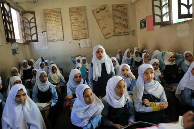 Egypt investigates leak of arabic exam questions in secondary school retake