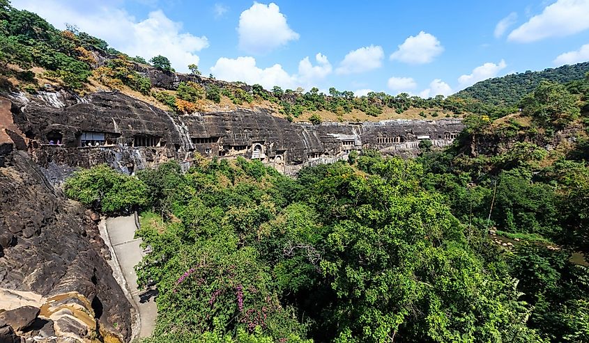 Kindia: discovering “15,” an abandoned tourist treasure at mount gangan’s foot