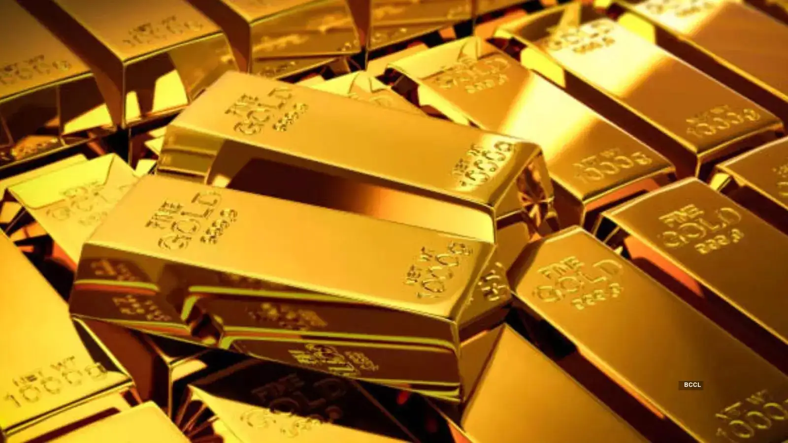 Global gold prices rebound as safe-haven demand offsets trade optimism