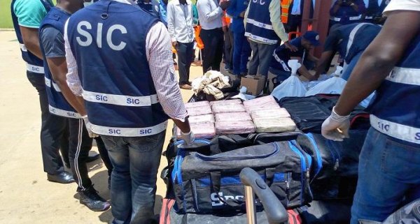 Angola seizes 2.7 kg of cocaine at Luanda airport