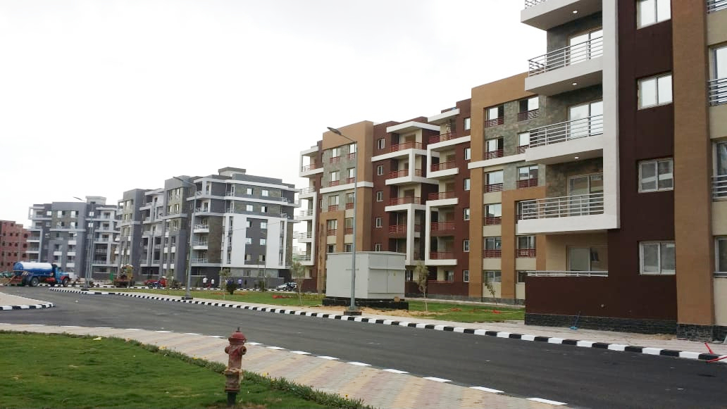 Egypt New Damietta City chief inspects private sector housing partnership