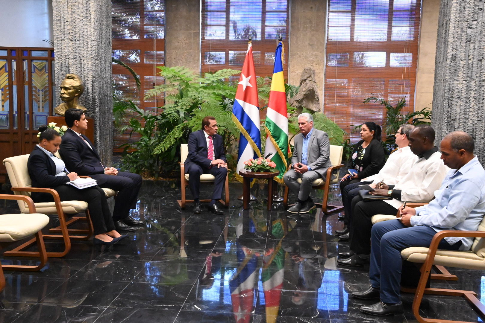 Gabon Cuba strengthen ties and call for end to embargo
