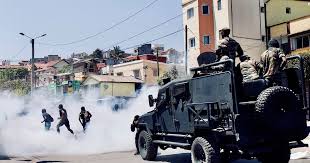 Madagascar: President dissolves government after deadly protests