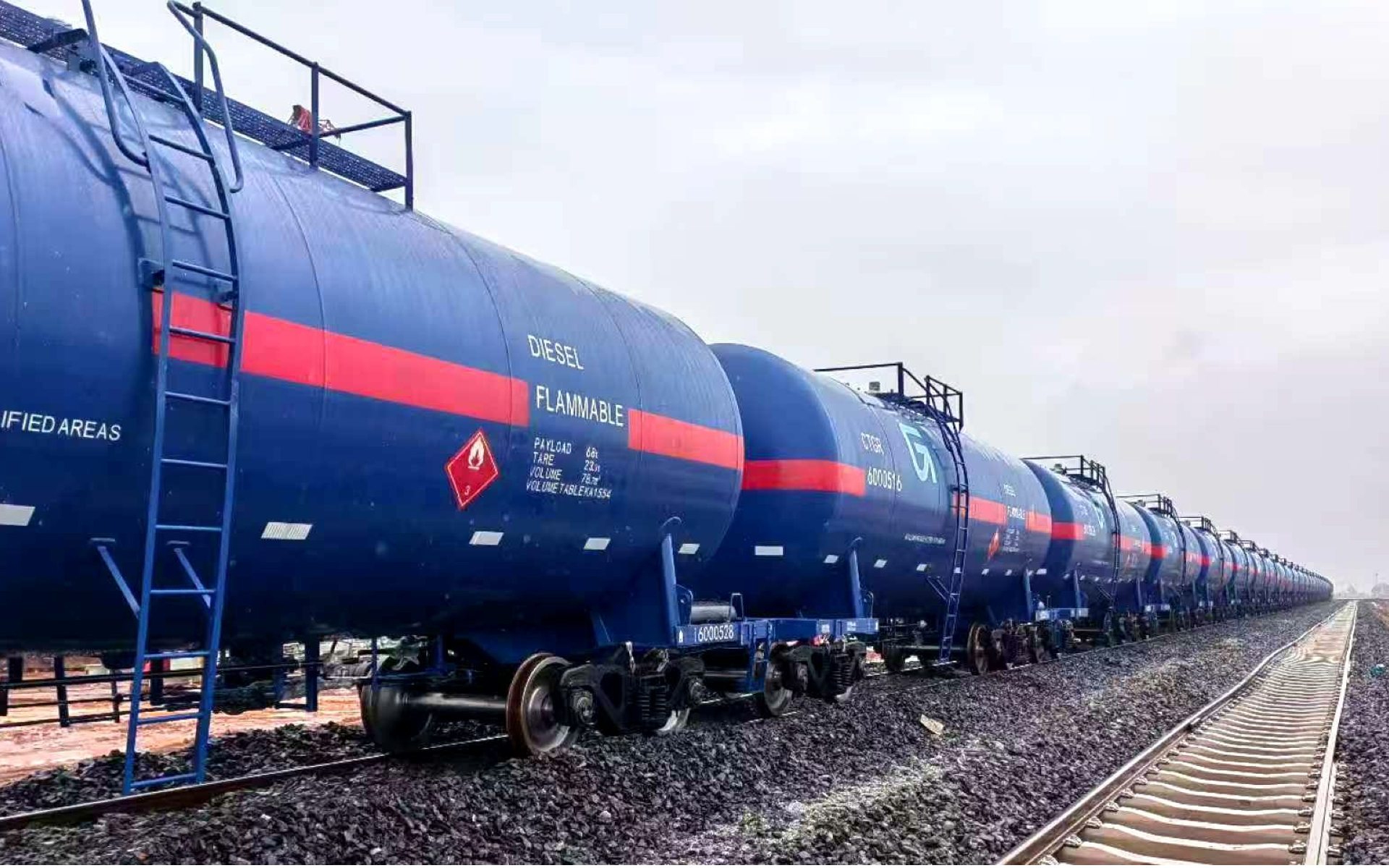 Guinea: first Trans-Guinean locomotives received, marking milestone for Simandou 2040